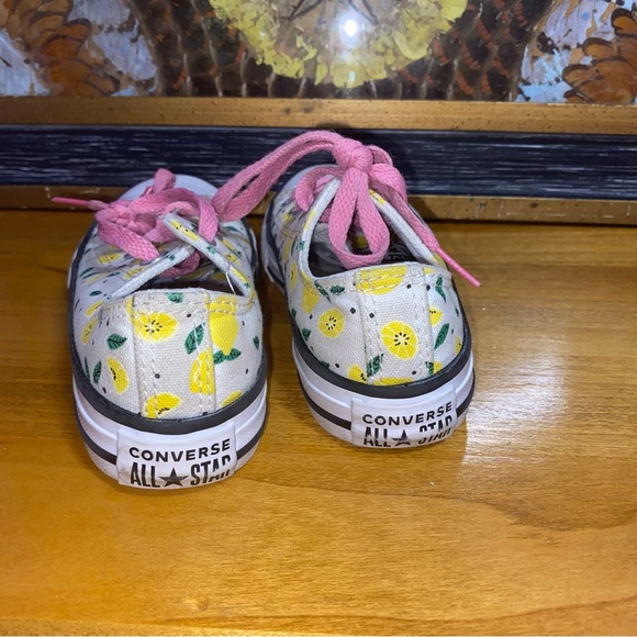 Sold   Converse All Star Chuck Taylor's Low Top Size 11 Youth Kids Girls Lemons - Picture 5 of 7